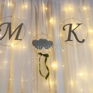 Esküvői háttérhez dekorkarika nevekkel